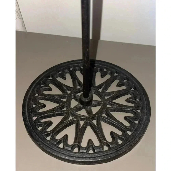 Black Metal Wreath Stand - Picture 2 of 4